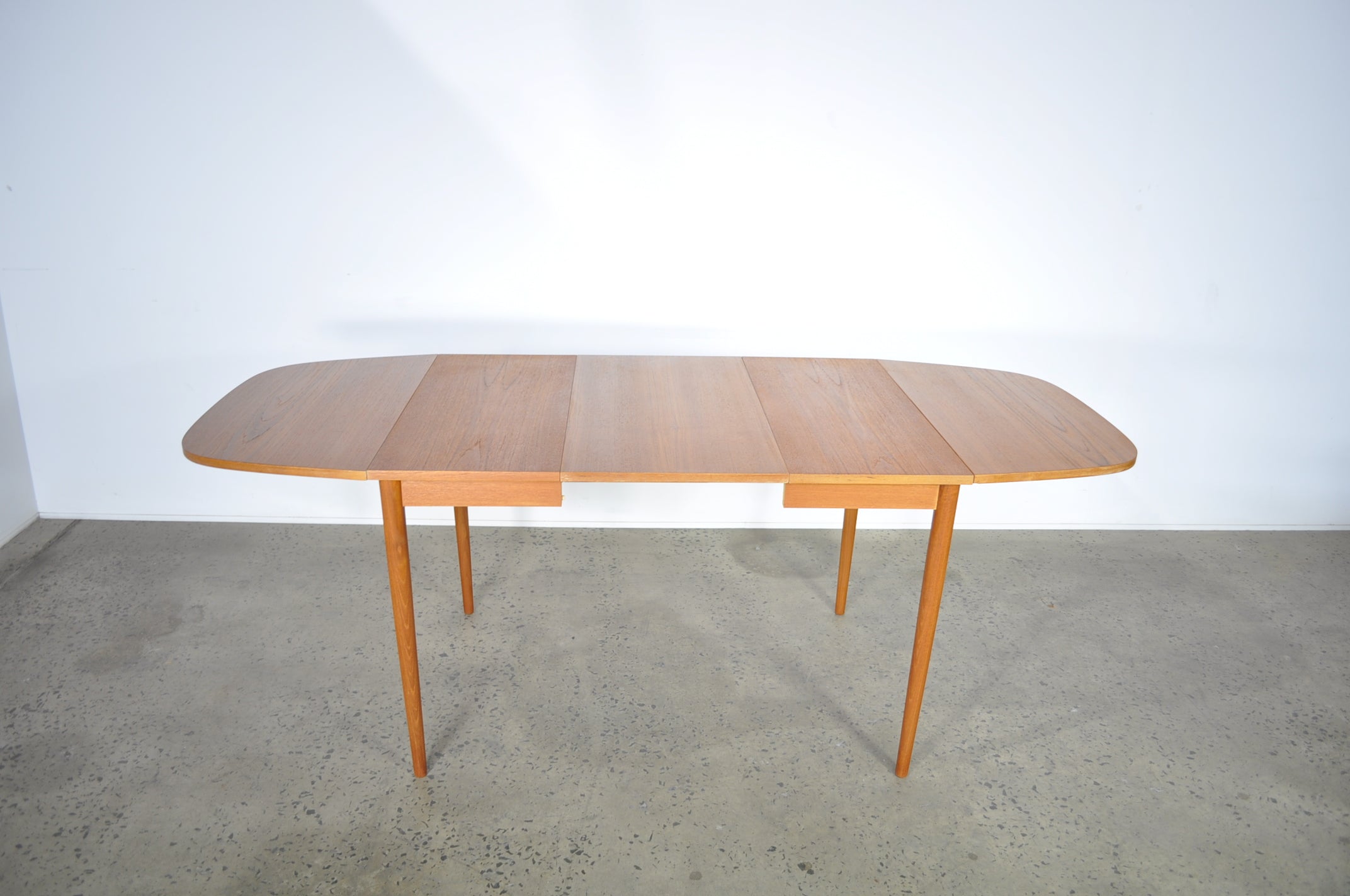 Danish teak extension table. – Case 22