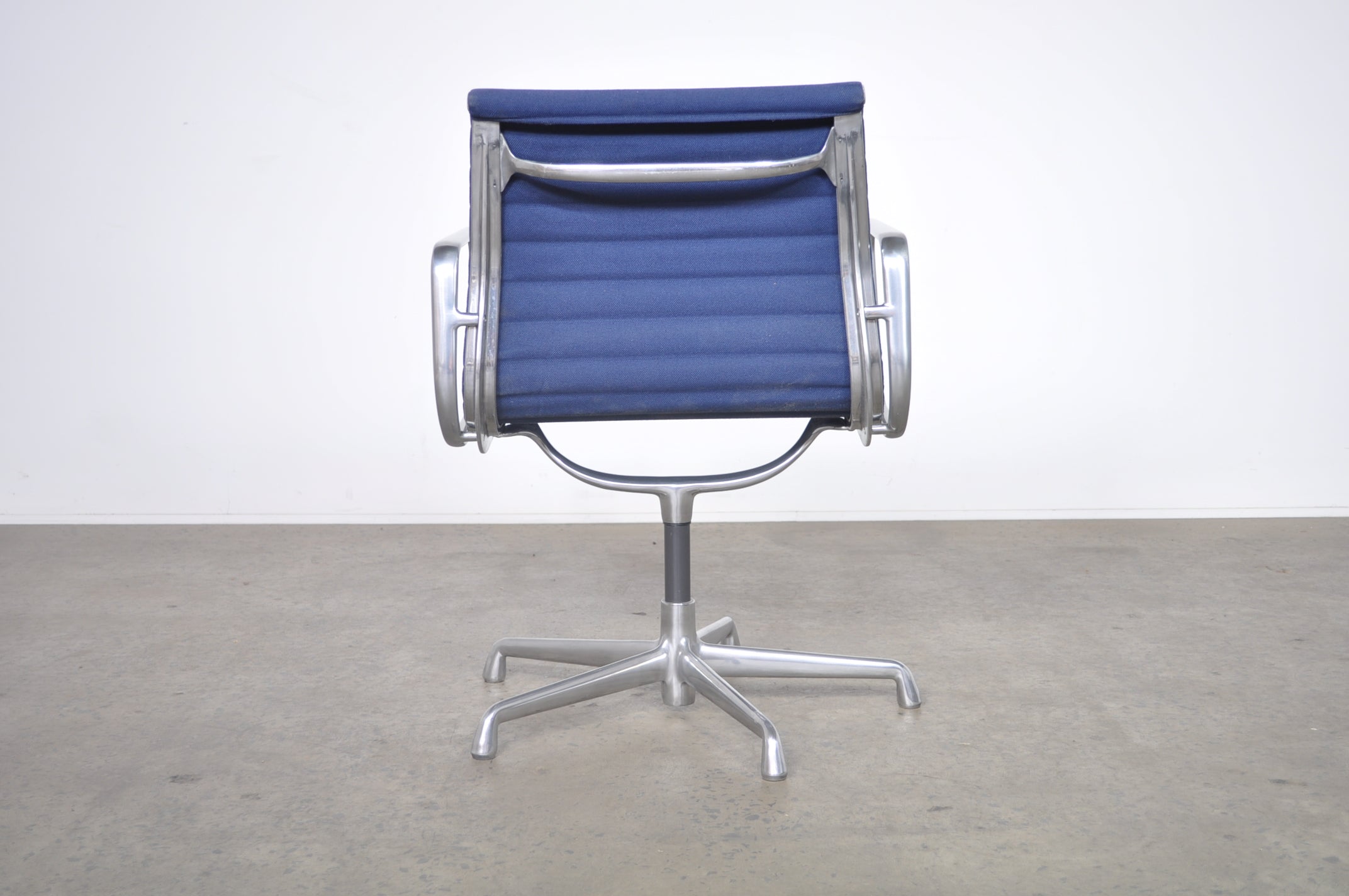 Eames aluminum best sale side chair