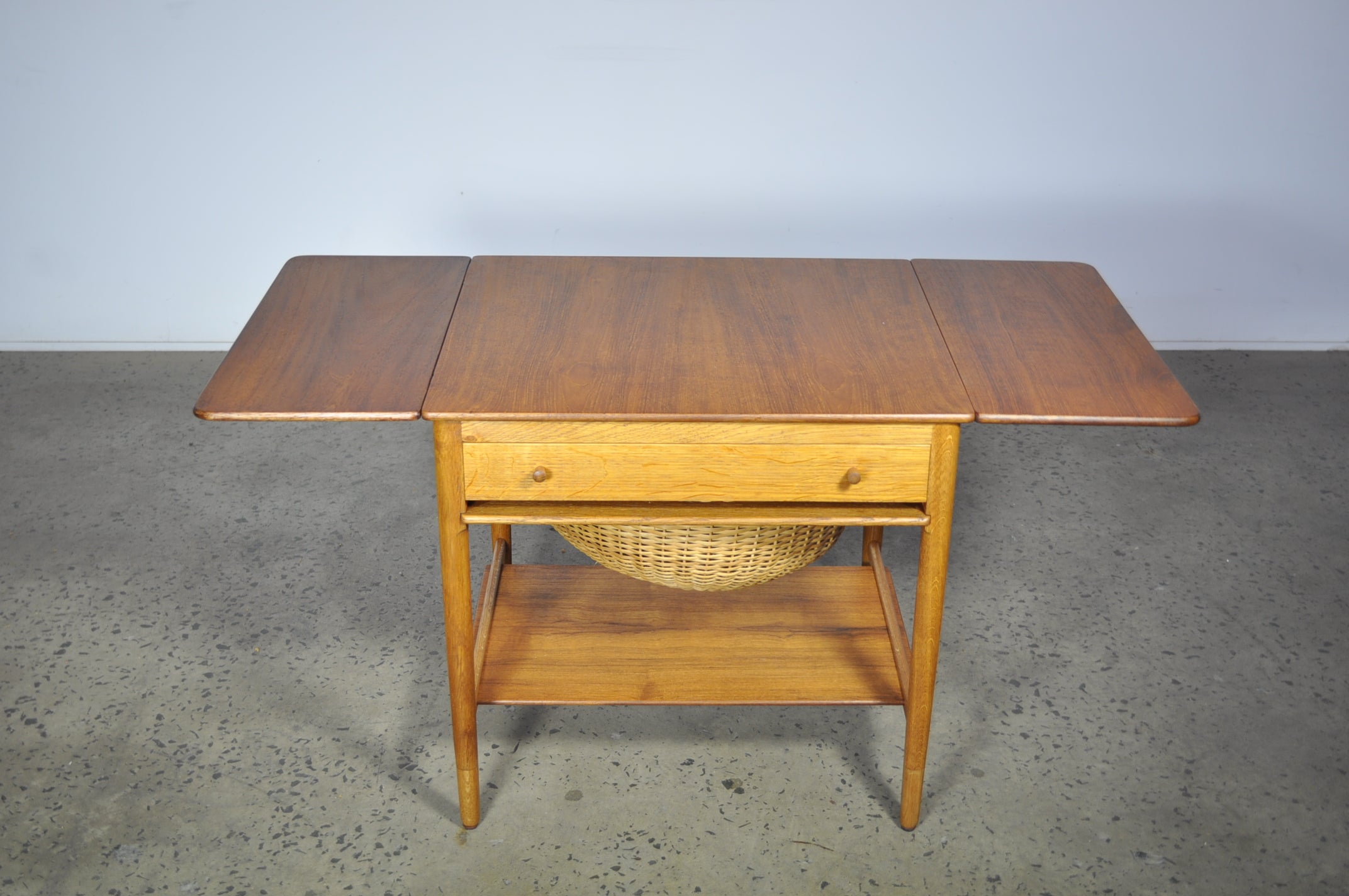 Hans wegner sewing discount table